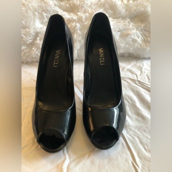 Women's Size 8 Vaneli Patten Leather Peep Toe Heels - Picture 2 of 6